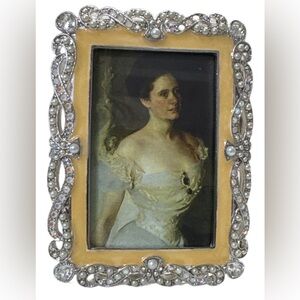 RARE JAY STRONGWATER DUCHESS 2 x 3 SWAROVSKI CRYSTAL JEWELED BRAID FRAME
5068